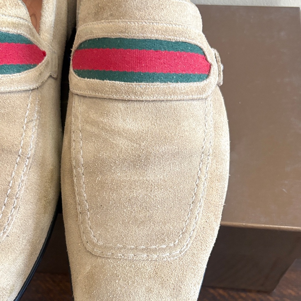 Gucci jordaan Beige Suede Loafers with Red & Green Web - Picture 4 of 10
